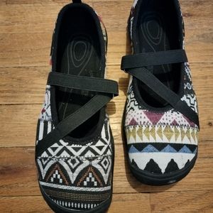 Keen vibrant pattern Mary Jane's slide on
